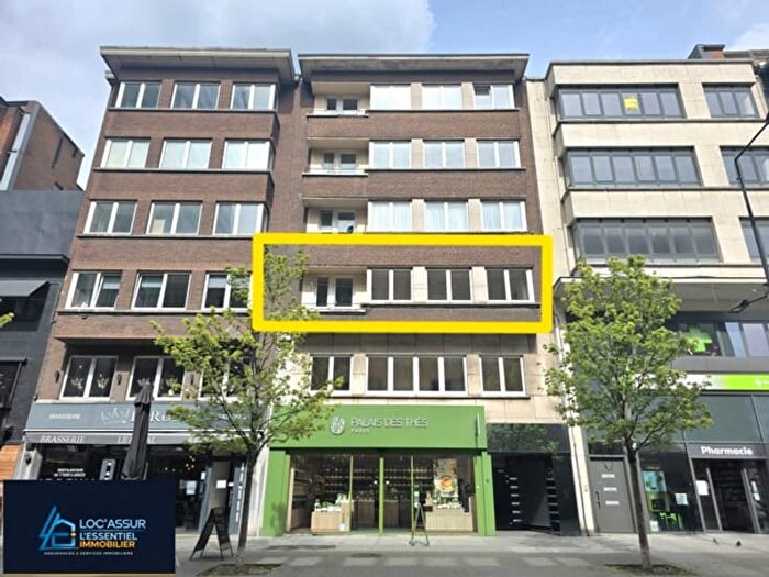 Appartement 3 pièces à Boulevard Joseph Tirou, Charleroi, à louer