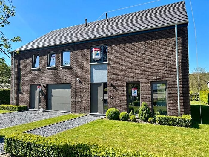 Rue Des Alliés b, Rochefort : Maison 4 pièces à vendre