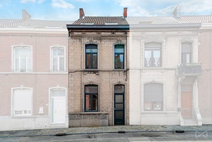 Maison 13 pièces à vendre à Rue Neuve, Brainelecomte