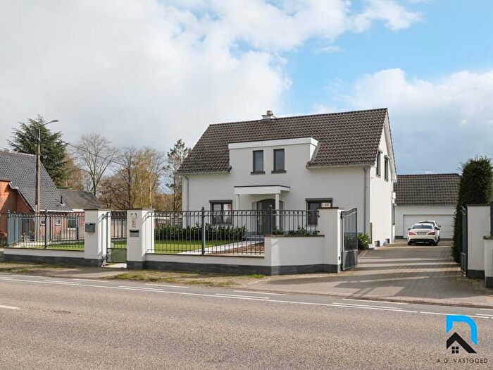 Maison 3 pièces à Diestersteenweg, MAASEIK, à vendre