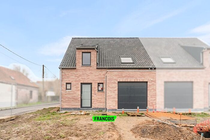 Maison 4 pièces à vendre à Rue du Palais, Celles
