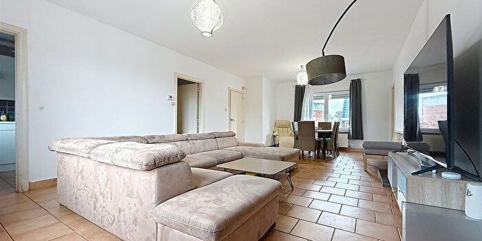 Appartement 4 pièces à Moeskroen, Henegouwen, à vendre