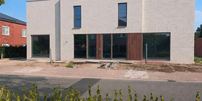 Maison 4 pièces à Kerkhofblommenstraat, Staden, à vendre