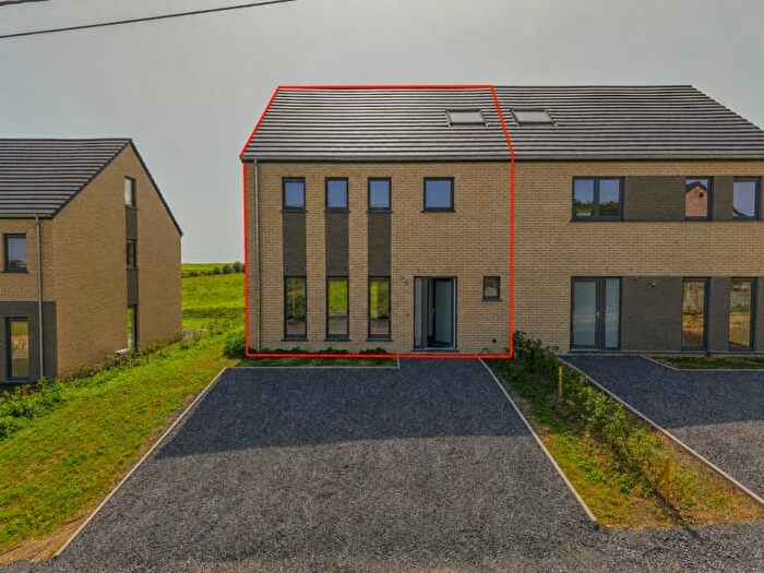 Maison 3 pièces à Rue des Agauches, Dorinne, à vendre