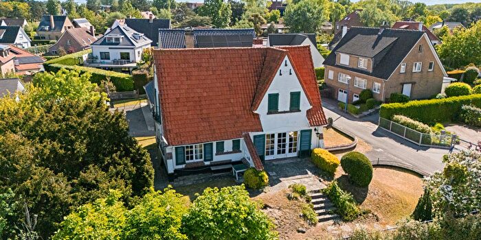 Maison 4 pièces à Demyttenaerelaan, SintIdesbald, à vendre