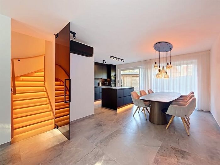 Pivohof, SINTNIKLAAS : Maison 4 pièces à vendre