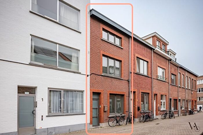 Maison 12 pièces à Van 't Sestichstraat, Leuven, à vendre