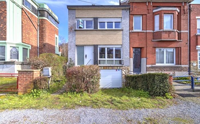 Boulevard de l'Ourthe, Liège Chênée : Maison 2 pièces à vendre