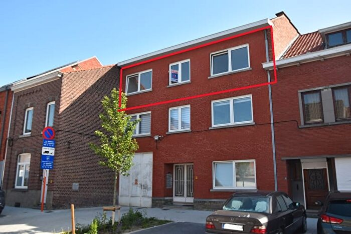 Driekruisenstraat, Tongeren : Appartement 9 pièces à louer