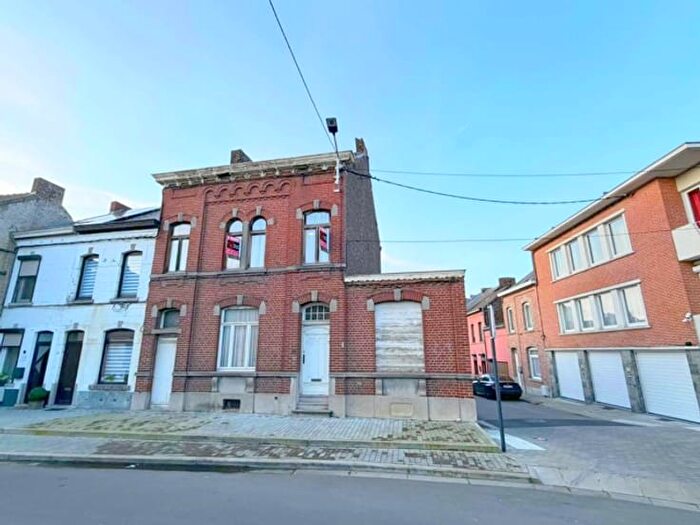 Maison 15 pièces à vendre à Rue de la Sauvenière, Montsurmarchienne