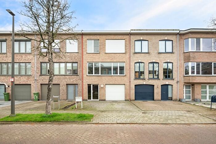 Narcisstraat, Merksem : Maison 13 pièces à vendre