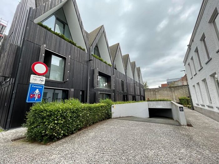 Appartement 7 pièces à Rodenonnnestraat, Brugge, à louer