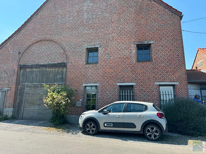 Maison 14 pièces à vendre à Rue de Bienne, Buvrinnes