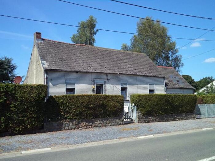 Chaussée Brunehault, SarslaBruyère : Maison 2 pièces à vendre