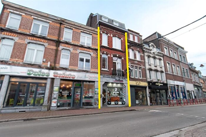 Maison 4 pièces à vendre à Rue du Pont, JEMEPPESURMEUSE