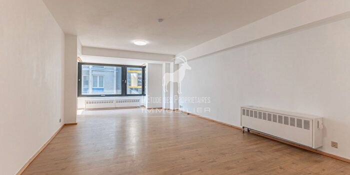 Appartement 2 pièces à Boulevard Joseph Tirou, Charleroi, à louer