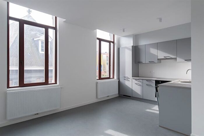 Appartement 2 pièces à Rue des Mineurs, Liège, à louer