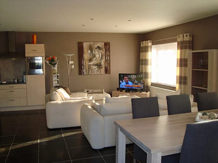 Rue Grande, Belil : Appartement 4 pièces à louer