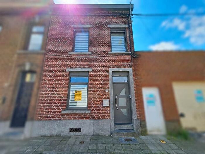 Rue des Chasseurs, Châtelet : Maison 3 pièces à vendre