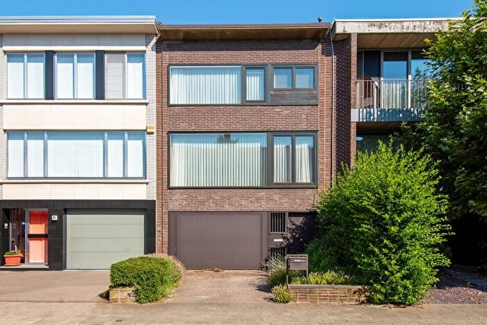 Maison 3 pièces à Eduard Van Steenbergenlaan, DEURNE, à vendre