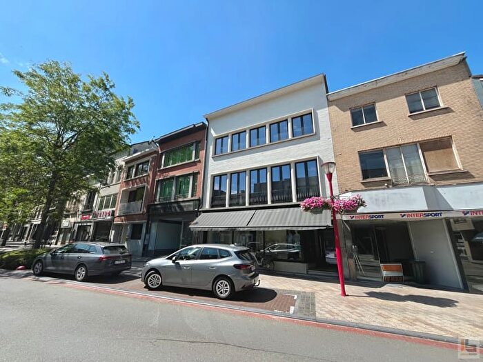 Franklin Rooseveltplein, Ronse : Appartement 8 pièces à louer
