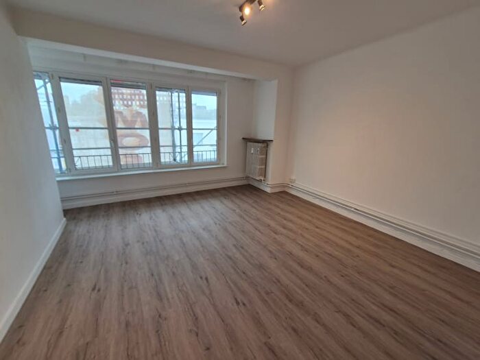 Appartement 6 pièces à Boulevard Joseph Tirou, Charleroi, à louer