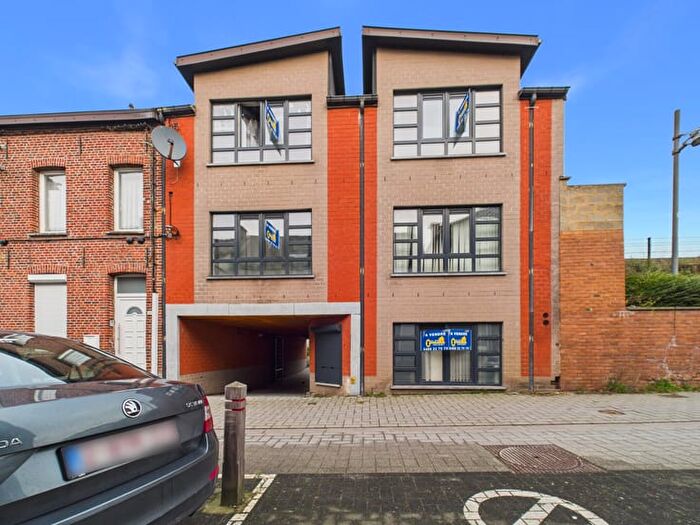 Maison 10 pièces à Rue Vital Roland, La Louvière, à vendre