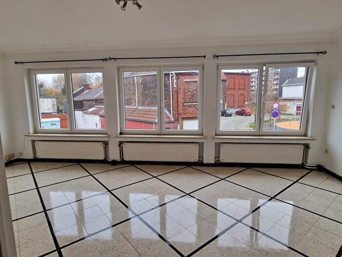 Place Chantraine, Charleroi : Appartement 6 pièces à louer