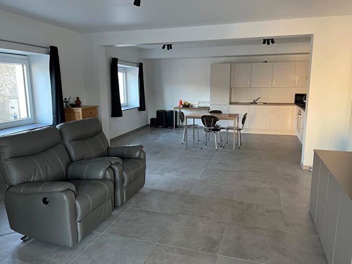 Appartement 8 pièces à louer à Rue De La Gare, Léglise