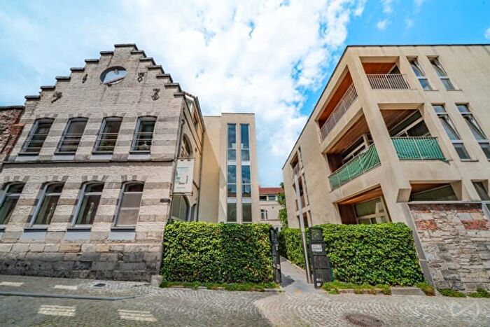 Passage des travailleurs du Livre, Tournai : Appartement 9 pièces à vendre