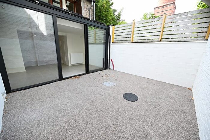 Kazernevest, Brugge : Appartement 7 pièces à louer