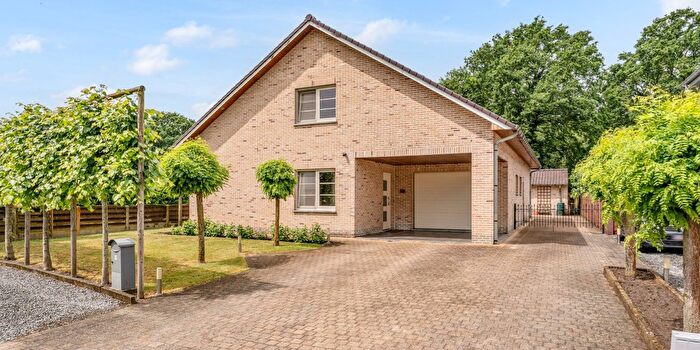 Maison 4 pièces à Hogerstraat, Kinrooi, à vendre
