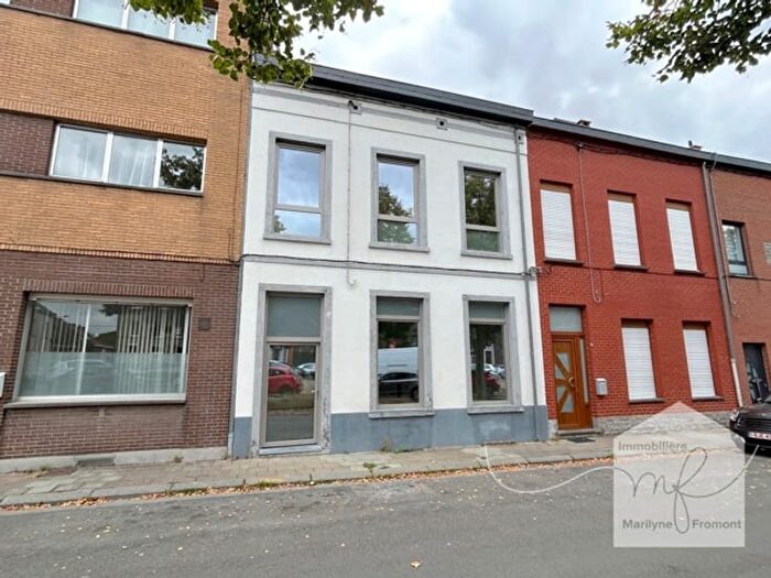 Maison 5 pièces à Place du Numéro Un, La Louvière, à louer