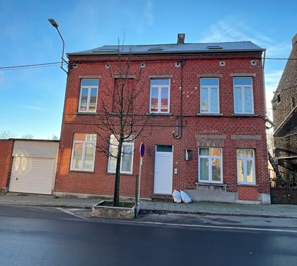 Appartement 4 pièces à Rue Maximilien Wattelar, Charleroi, à louer