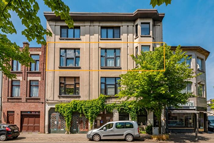Helmstraat, Borgerhout : Appartement 4 pièces à vendre