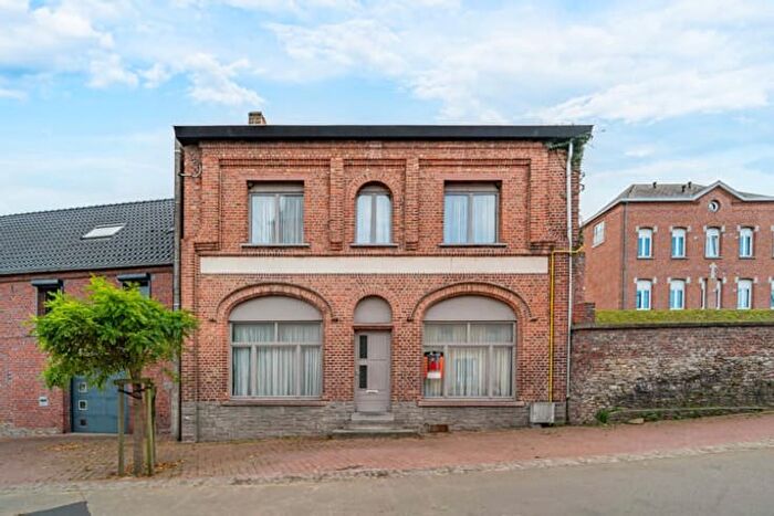 Maison 18 pièces à vendre à Rue de l'Eglise, Dour