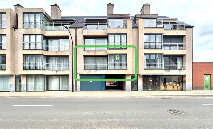 Appartement 10 pièces à Stationsstraat, Oostrozebeke, à louer