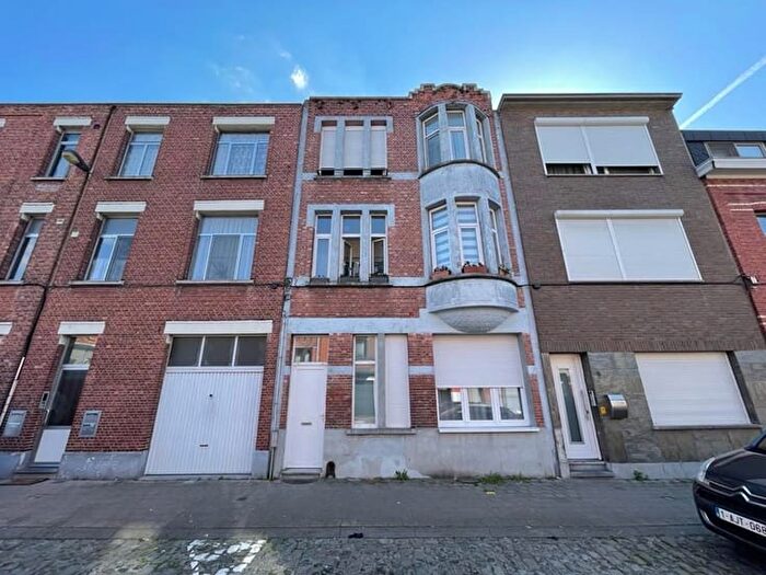 Appartement 5 pièces à Zusters van onze lieve vrouwstraat, Merksem, à vendre