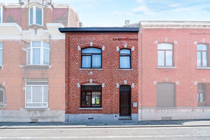 Maison 12 pièces à Rue des postes, Brainelecomte, à vendre