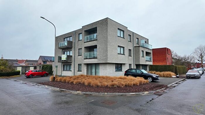 Burggravenstraat, Eeklo : Appartement 8 pièces à louer