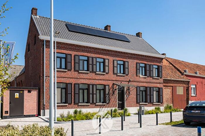 Maison 16 pièces à HeiligHartplein, Woubrechtegem, à louer