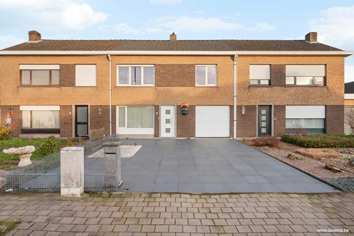 Maison 12 pièces à vendre à Rozemondlaan, Izegem