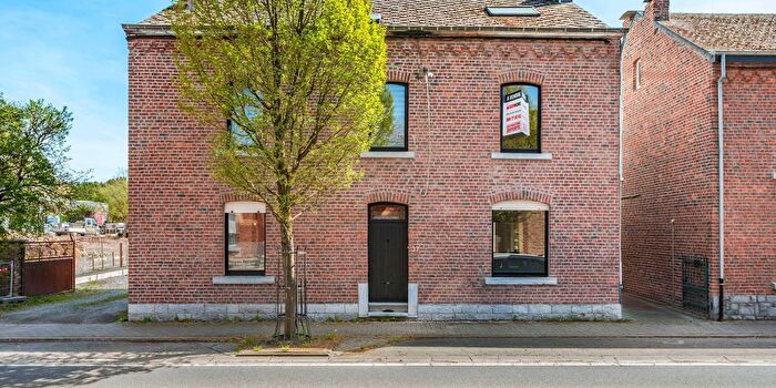 Maison 4 pièces à vendre à Chaussée de Rochefort, Waha