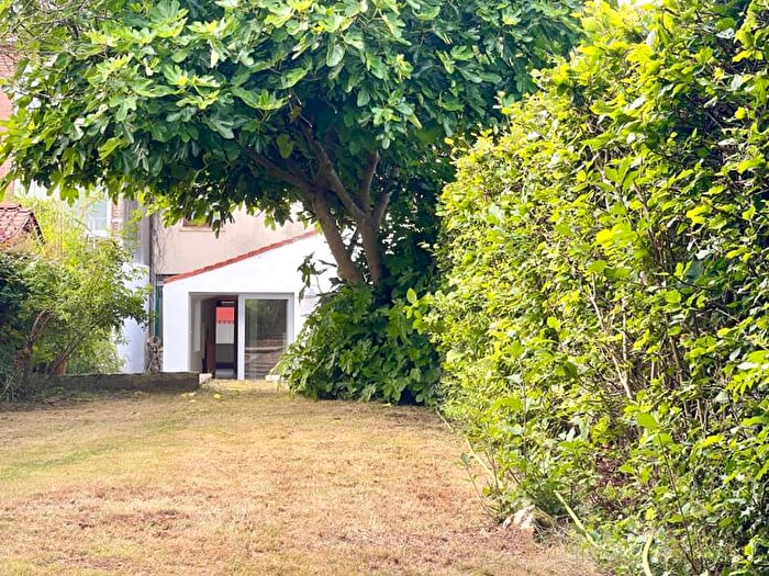 Maison 8 pièces à Rue du Hameau, RhodeSaintGenèse, à vendre