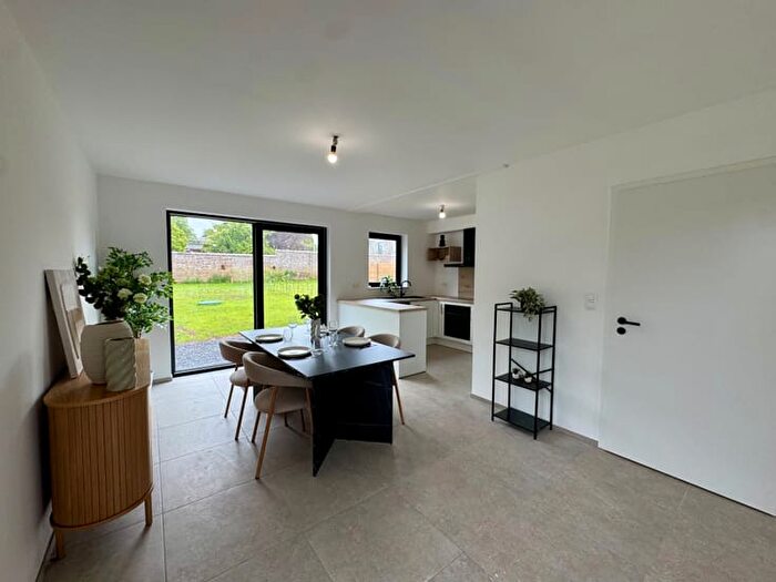 Rue De Rochefort, c : Maison 3 pièces à vendre