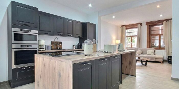 Maison 5 pièces à Moeskroen, Henegouwen, à vendre