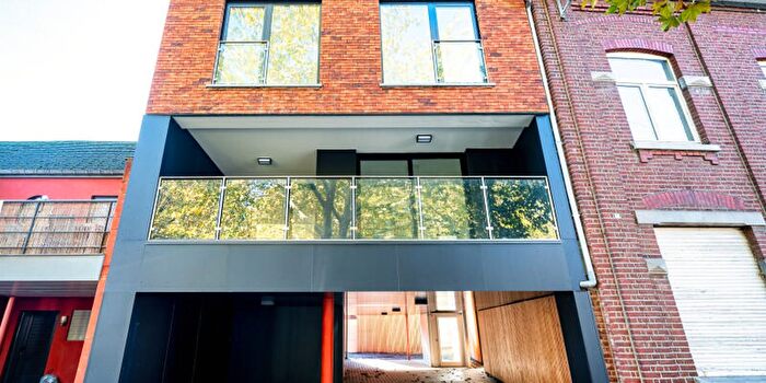Place Gérard Froidmont, HermallesousArgenteau : Maison 5 pièces à vendre