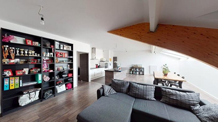 Appartement 3 pièces à Rue Remoncheval Nord Rue Paul Pastur Sud, Charleroi, à louer
