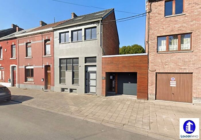 Rue De PontSainteMaxence, Sambreville : Appartement 7 pièces à vendre