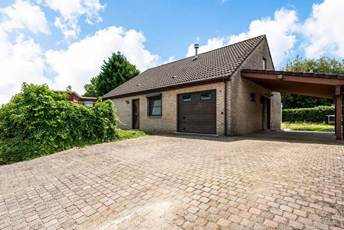 Maison 13 pièces à vendre à Jozef Simonslaan, Oelegem